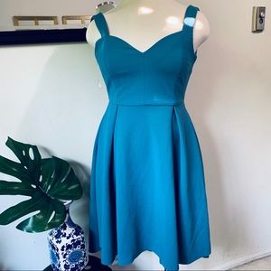 NWT Elliatt Vine Dress